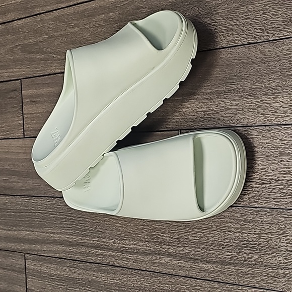 Zara Women's Mint Green Rubberized Platform Slides Sz 9 EUC - Picture 6 of 12